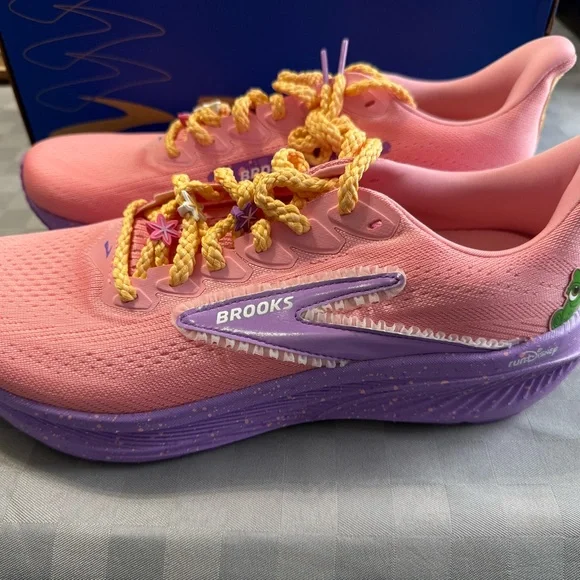 Rare RunDisney Brooks Rapunzel shoes M 11 NWT - Picture 1 of 5